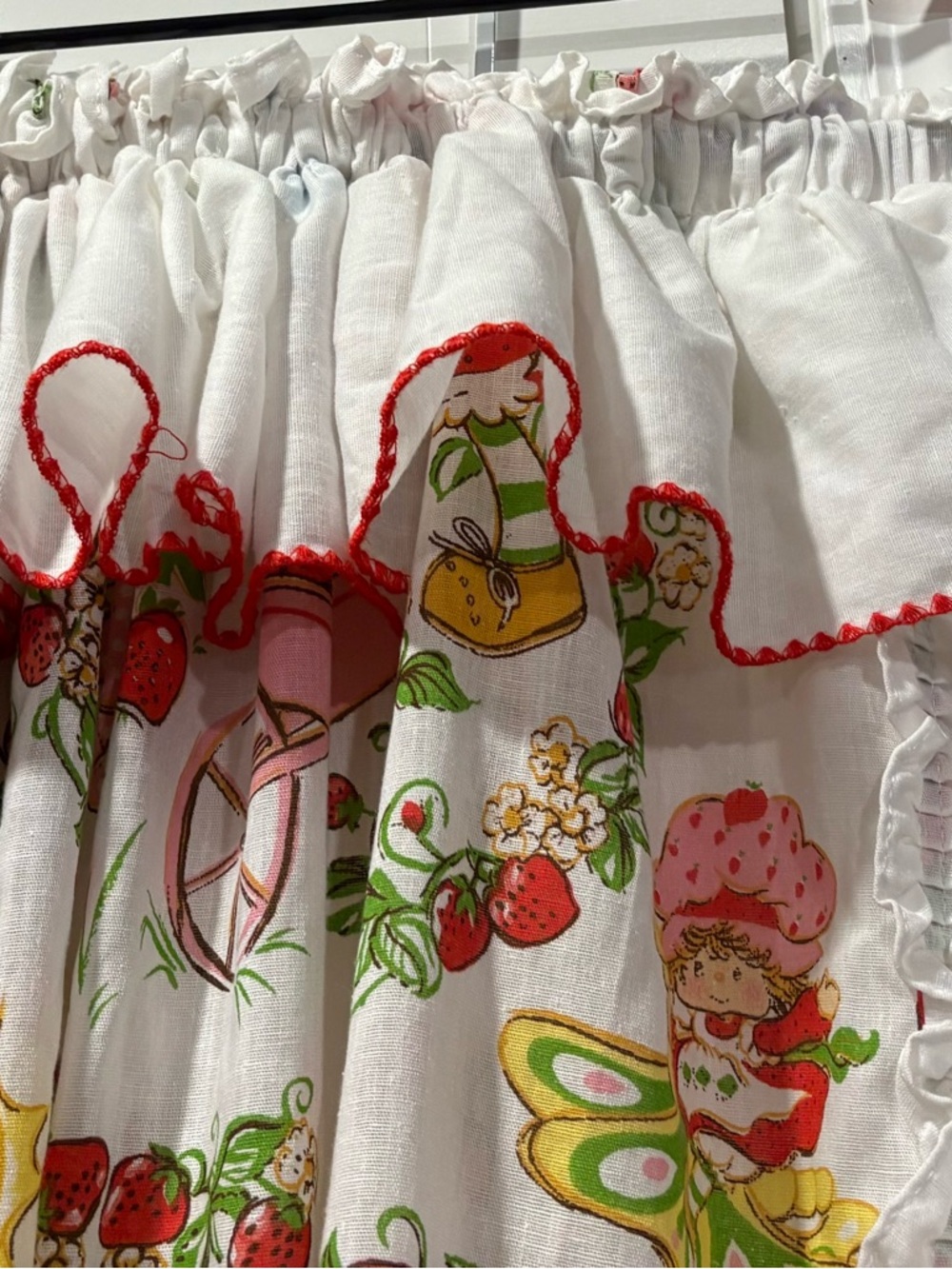 Vintage Strawberry Shortcake Print Ruffled Tie-Back Curtains - Picture 4 of 13